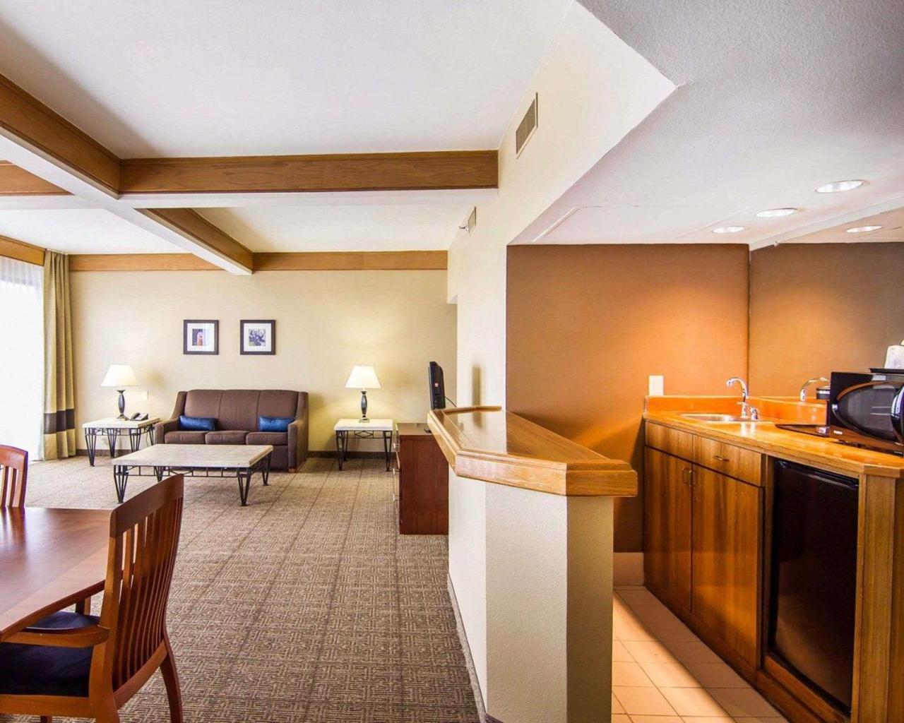 Comfort Inn & Suites Plano East Екстер'єр фото